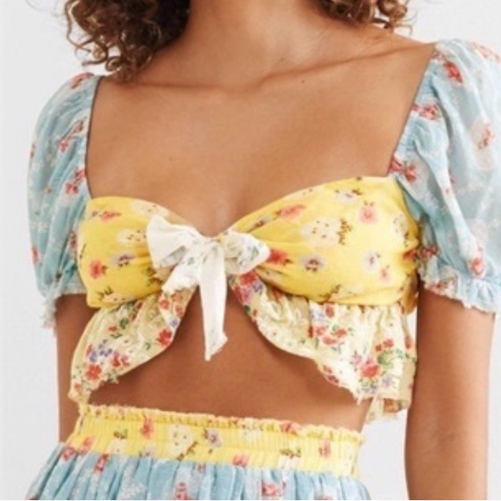 Love shack fancy soleil floral sleeve crop top size Medium